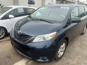 Toyota Sienna LE 8 Passenger 2012 Black
