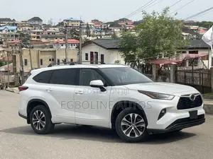 Toyota Highlander XLE 2022 White