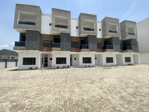 5bdrm Townhouse/Terrace in Jahi By Summit Bank for sale