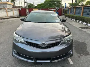Toyota Camry SE 4dr Sedan (2.5L 4cyl 6A) 2014 Gray