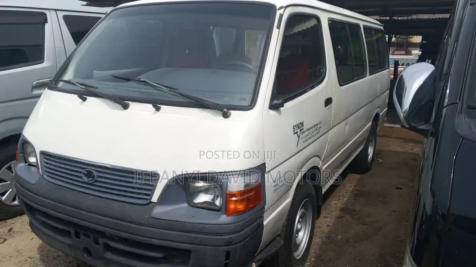 Toyota HiAce 2000 White