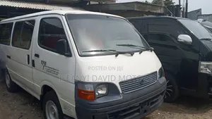 Toyota HiAce 2000 White
