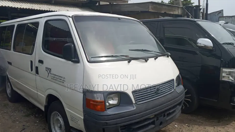 Toyota HiAce 2000 White