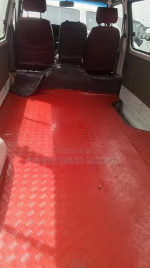 Toyota HiAce 2000 White