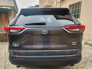 Toyota RAV4 XLE AWD 2019 Gray