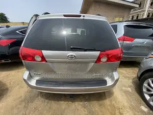 Toyota Sienna LE 7 Passenger 2010 Gray