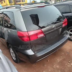 Toyota Sienna LE AWD 2005 Gray