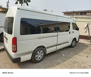 2016 Hummer Bus