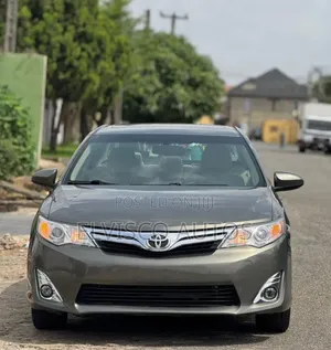 Toyota Camry XLE 4dr Sedan (2.5L 4cyl 6A) 2013 Green