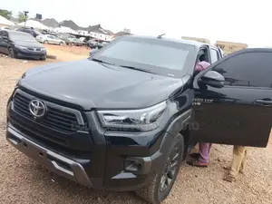 Toyota Hilux 2023 Black