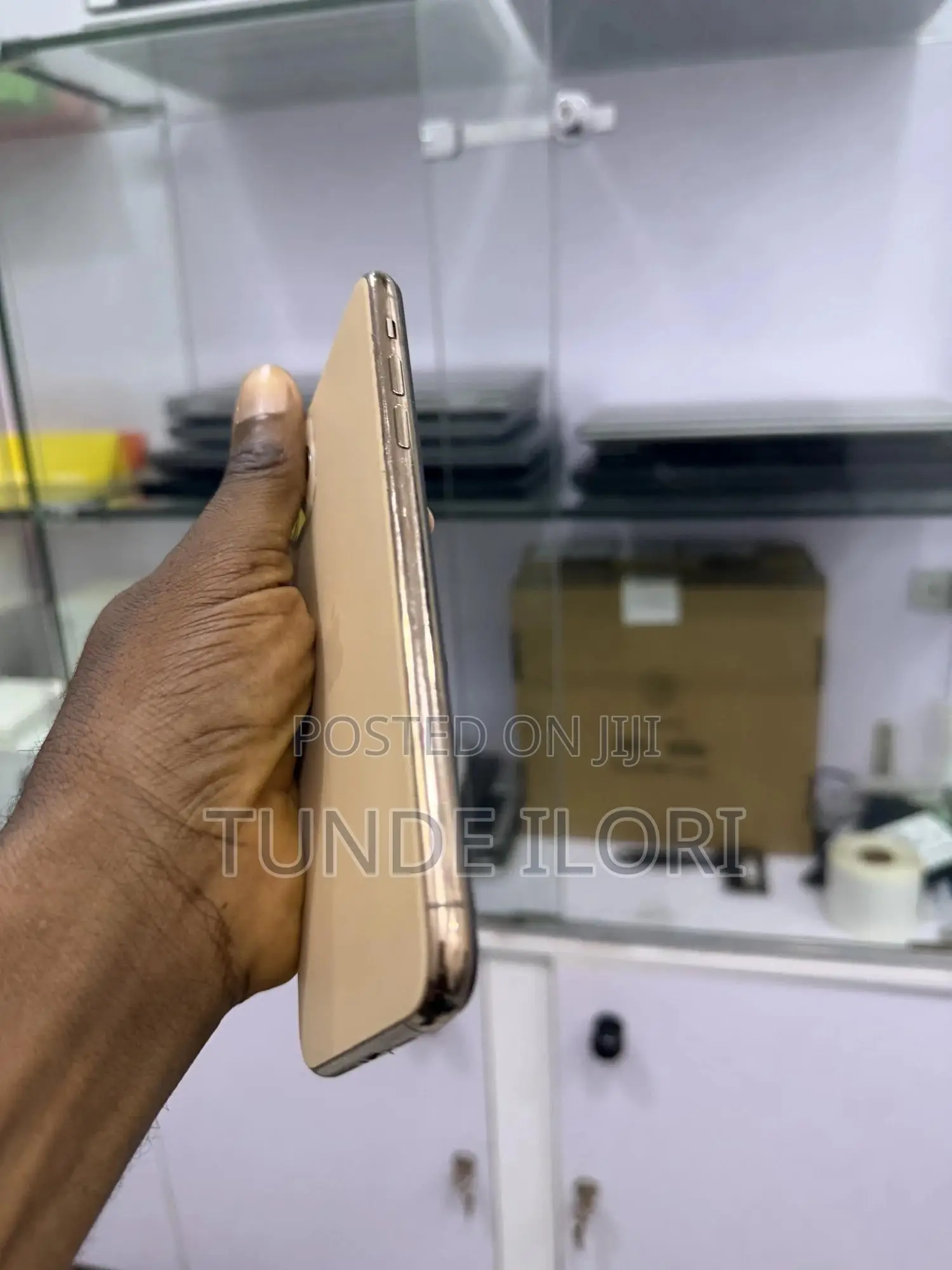 Apple iPhone 11 Pro Max 64 GB Gold