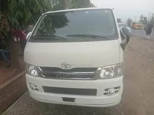 Toyota HiAce 2019 White