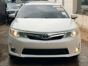 Toyota Camry XLE 4dr Sedan (2.5L 4cyl 6A) 2014 White