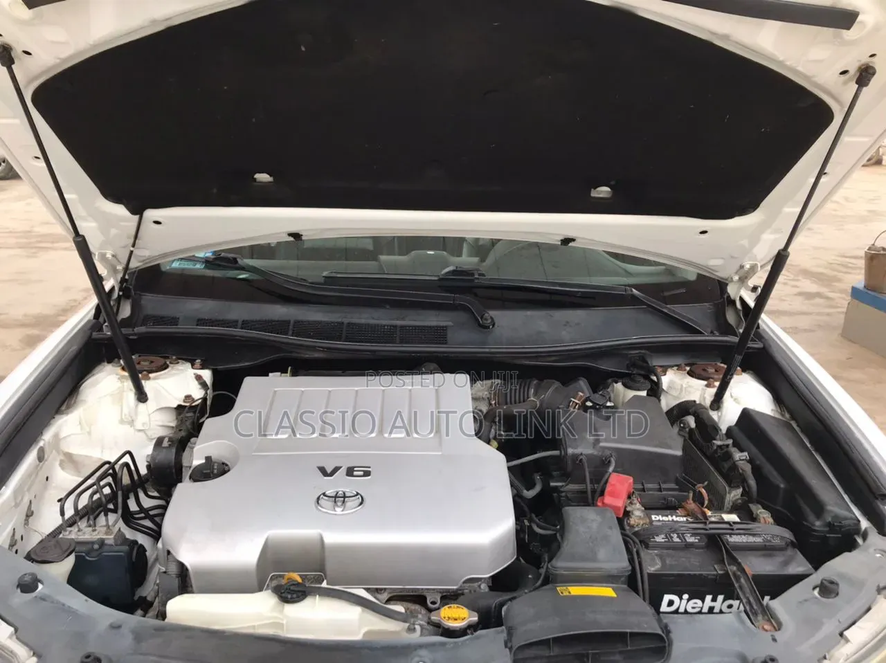 Toyota Camry SE V6 4dr Sedan (3.5L 6cyl 6A) 2012 White