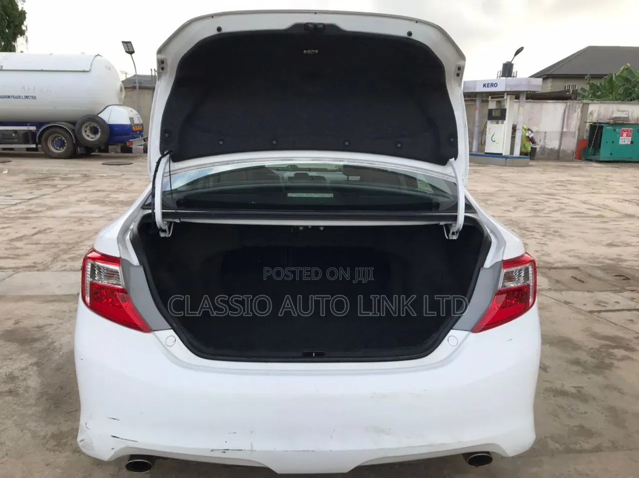 Toyota Camry SE V6 4dr Sedan (3.5L 6cyl 6A) 2012 White