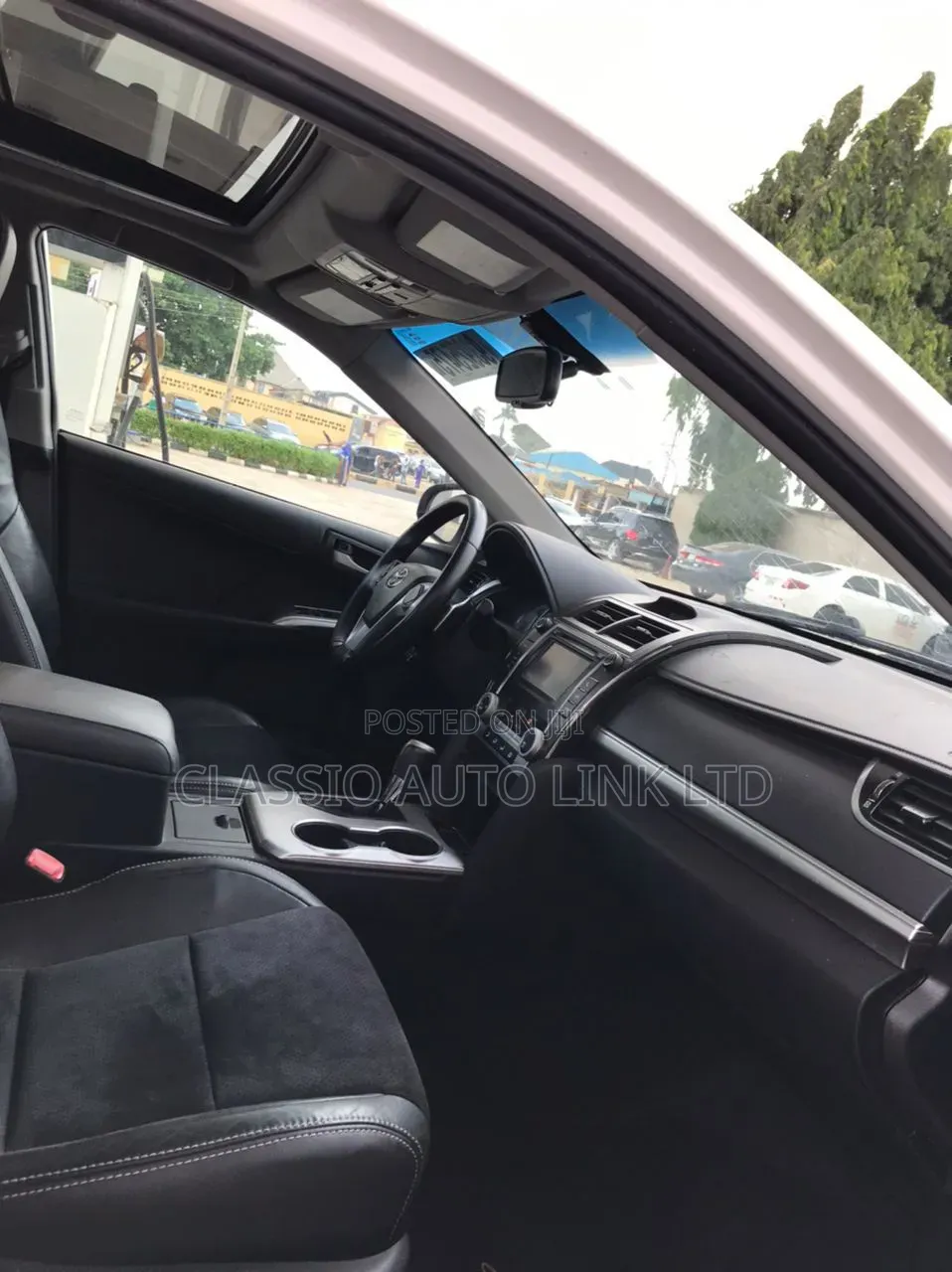 Toyota Camry SE V6 4dr Sedan (3.5L 6cyl 6A) 2012 White