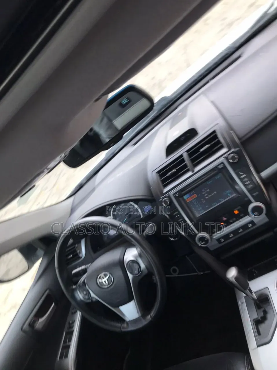 Toyota Camry SE V6 4dr Sedan (3.5L 6cyl 6A) 2012 White