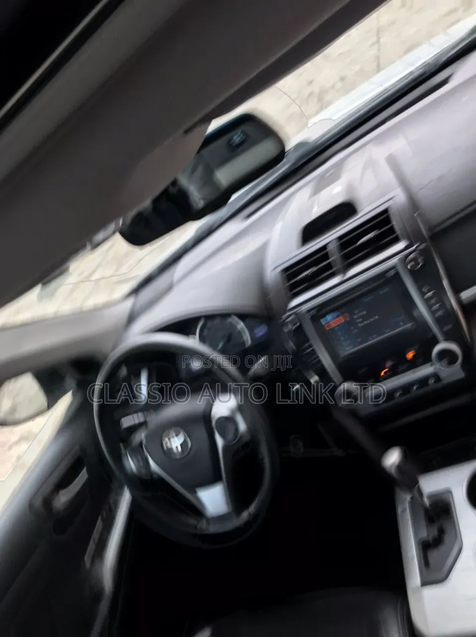 Toyota Camry SE V6 4dr Sedan (3.5L 6cyl 6A) 2012 White