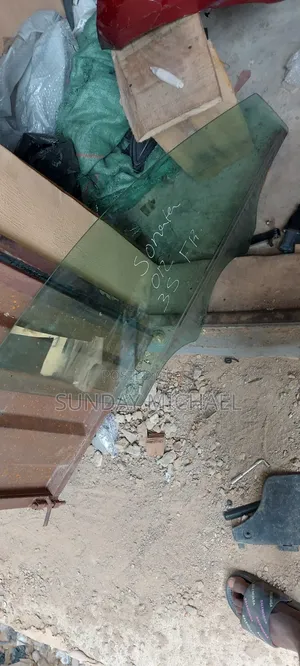 Hyundai Sonata Door Glass 2012