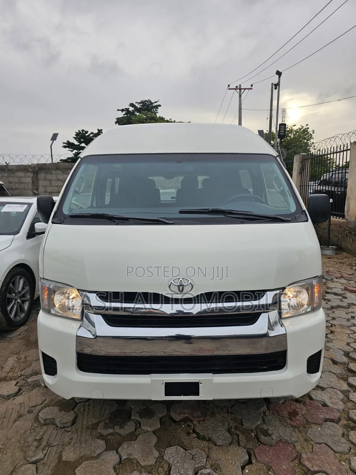 Toyota HiAce 2018 White