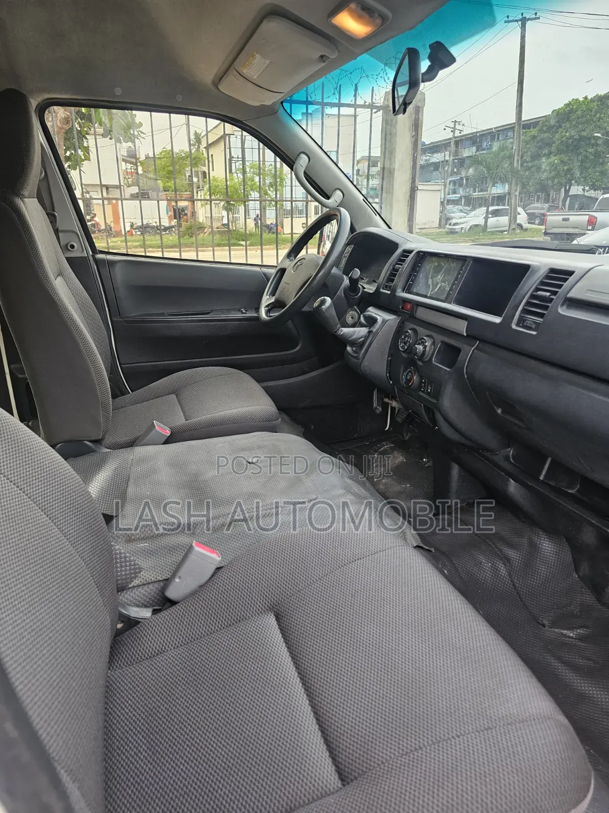 Toyota HiAce 2018 White