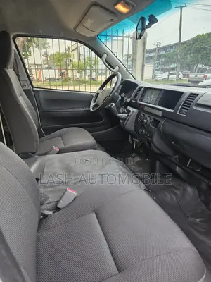 Toyota HiAce 2018 White