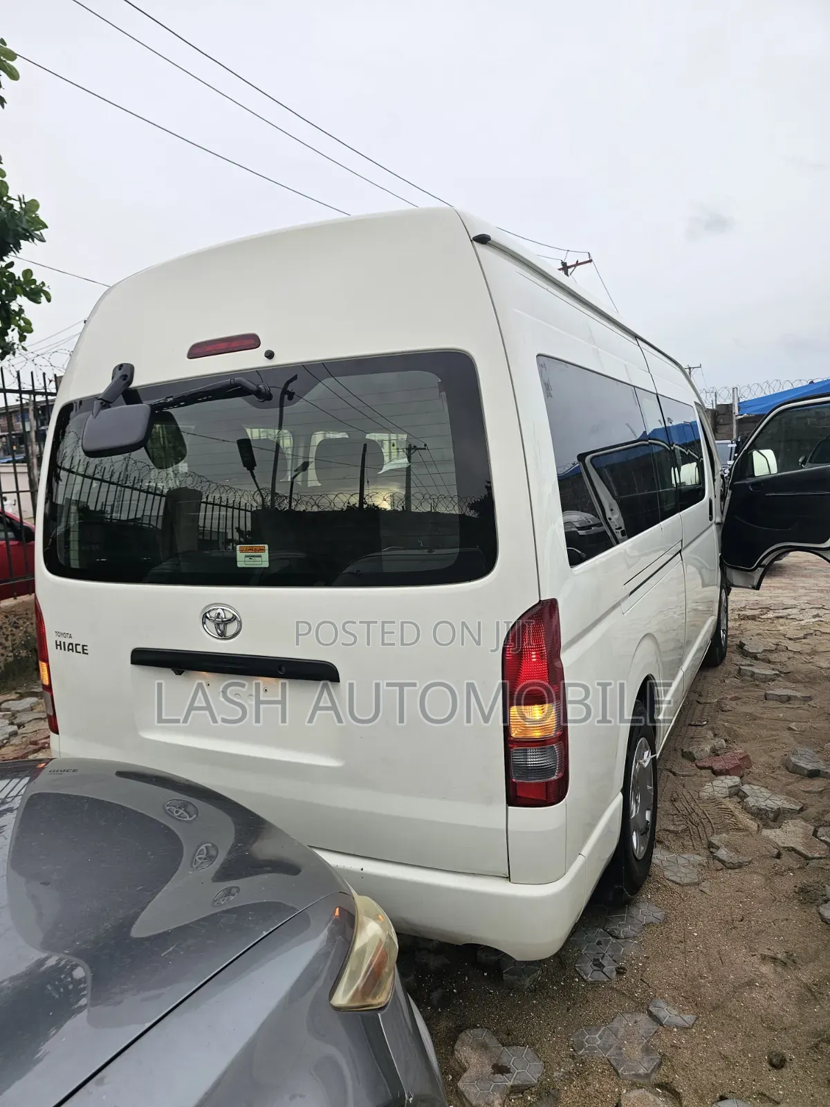 Toyota HiAce 2018 White