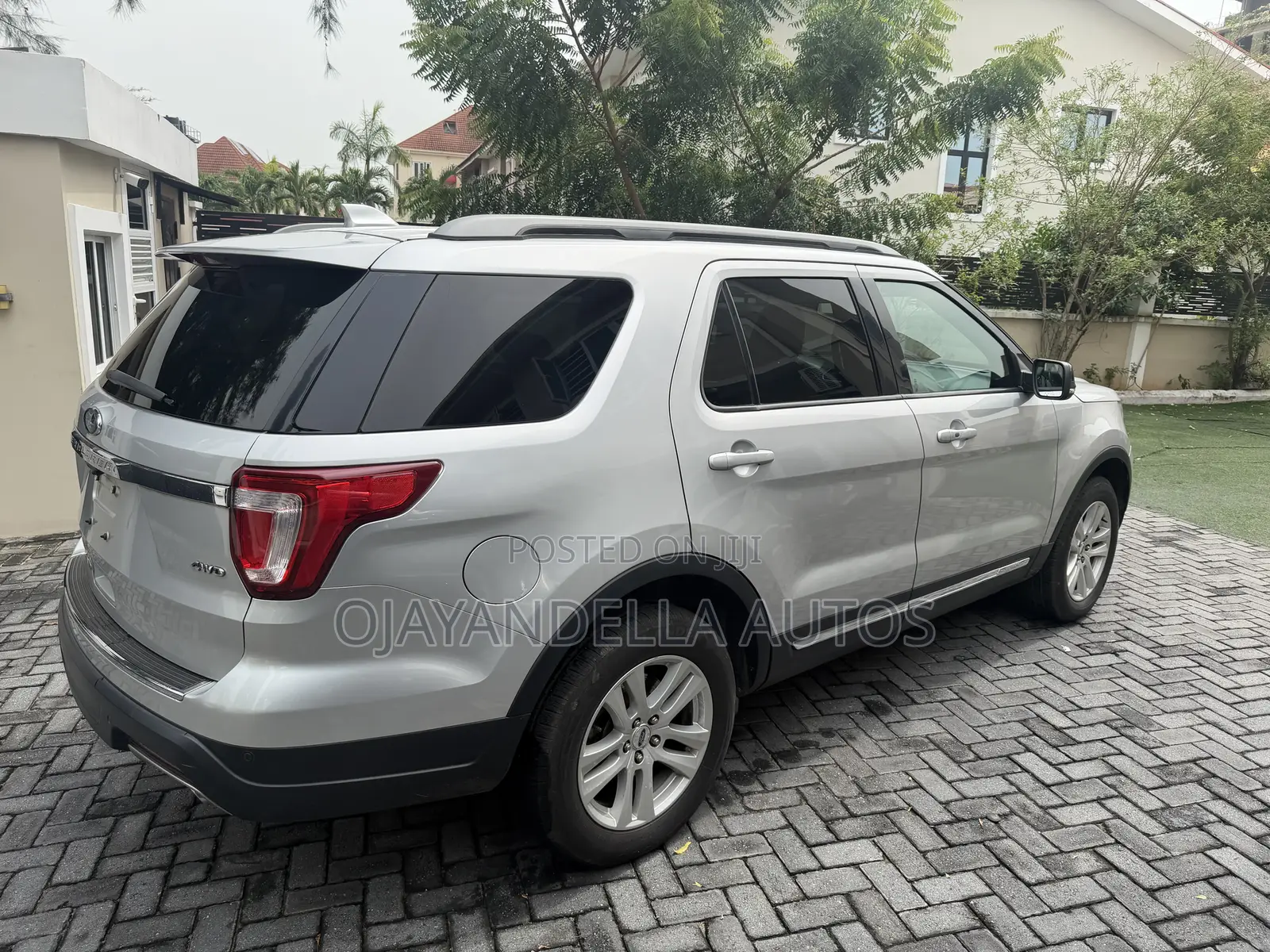 Ford Explorer XLT AWD 2018 Silver