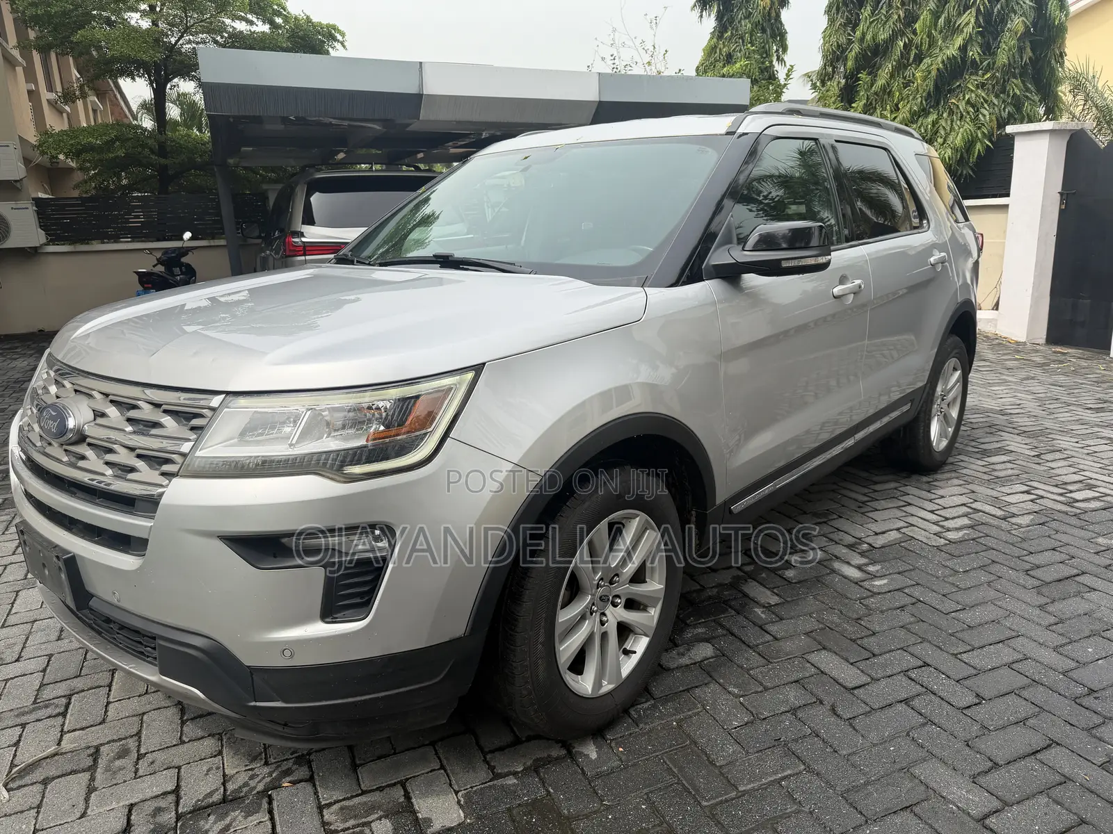 Ford Explorer XLT AWD 2018 Silver