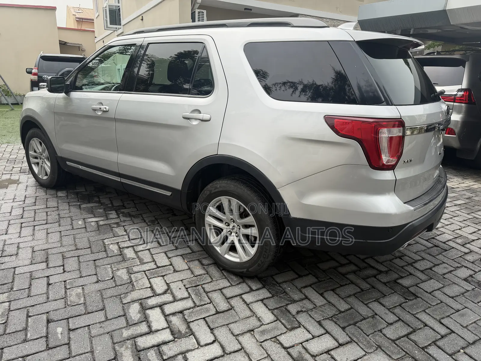 Ford Explorer XLT AWD 2018 Silver