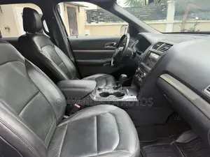 Ford Explorer XLT AWD 2018 Silver