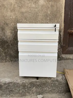 Steel Office Filing Cabinet – 3 Drawer (Lockable)
