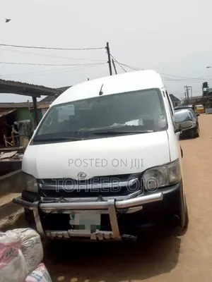 Toyota HiAce 2019 White