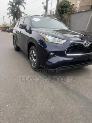 Toyota Highlander XLE 2021 Blue