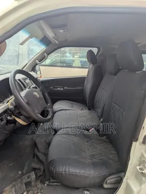 Toyota HiAce 2010