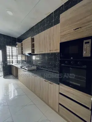 4bdrm Townhouse / Terrace in Ikota for rent