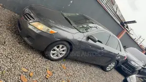 Toyota Camry LE 4dr Sedan (2.5L 4cyl 6A) 2011 Gray