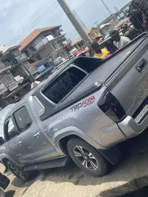 Manual Rolling Booth Cover With Spoiler for Toyota Tacoma :)(: