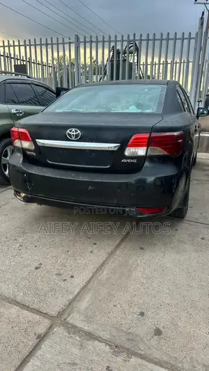 Toyota Avensis 2013 Black
