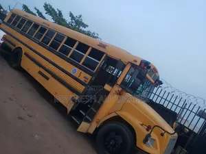 Freightliner M2 2000 Yellow