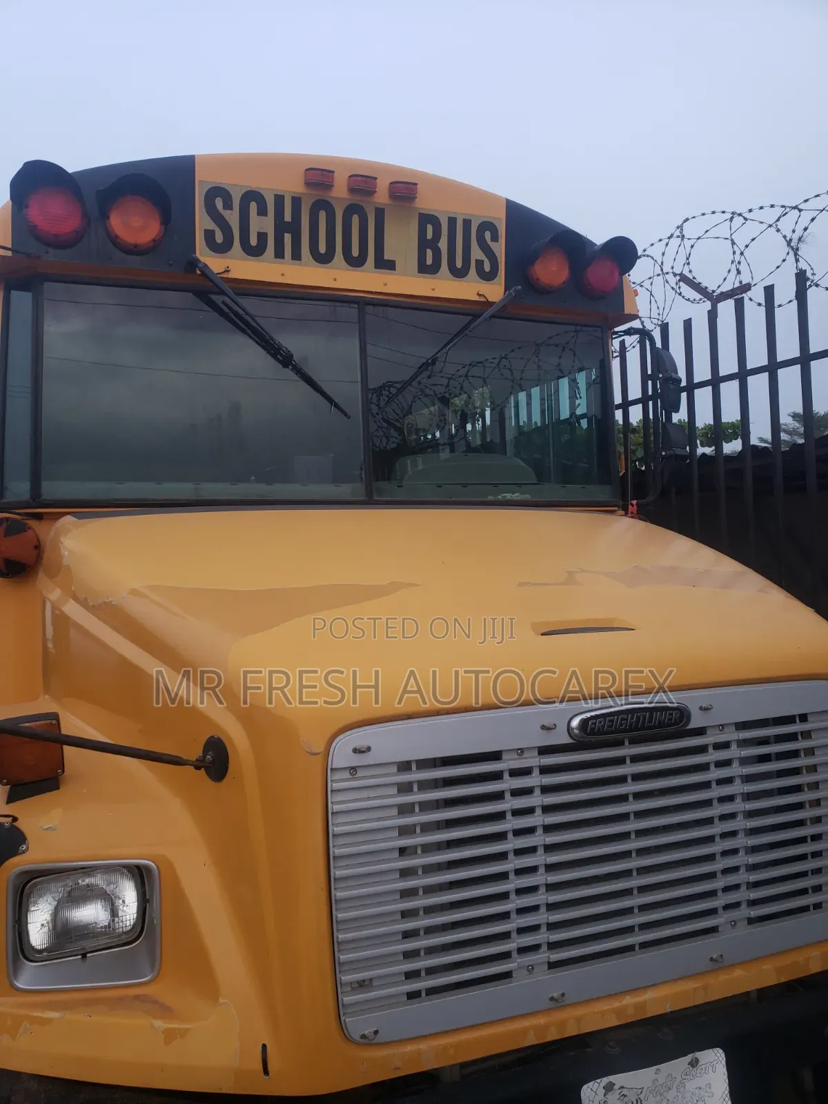 Freightliner M2 2000 Yellow
