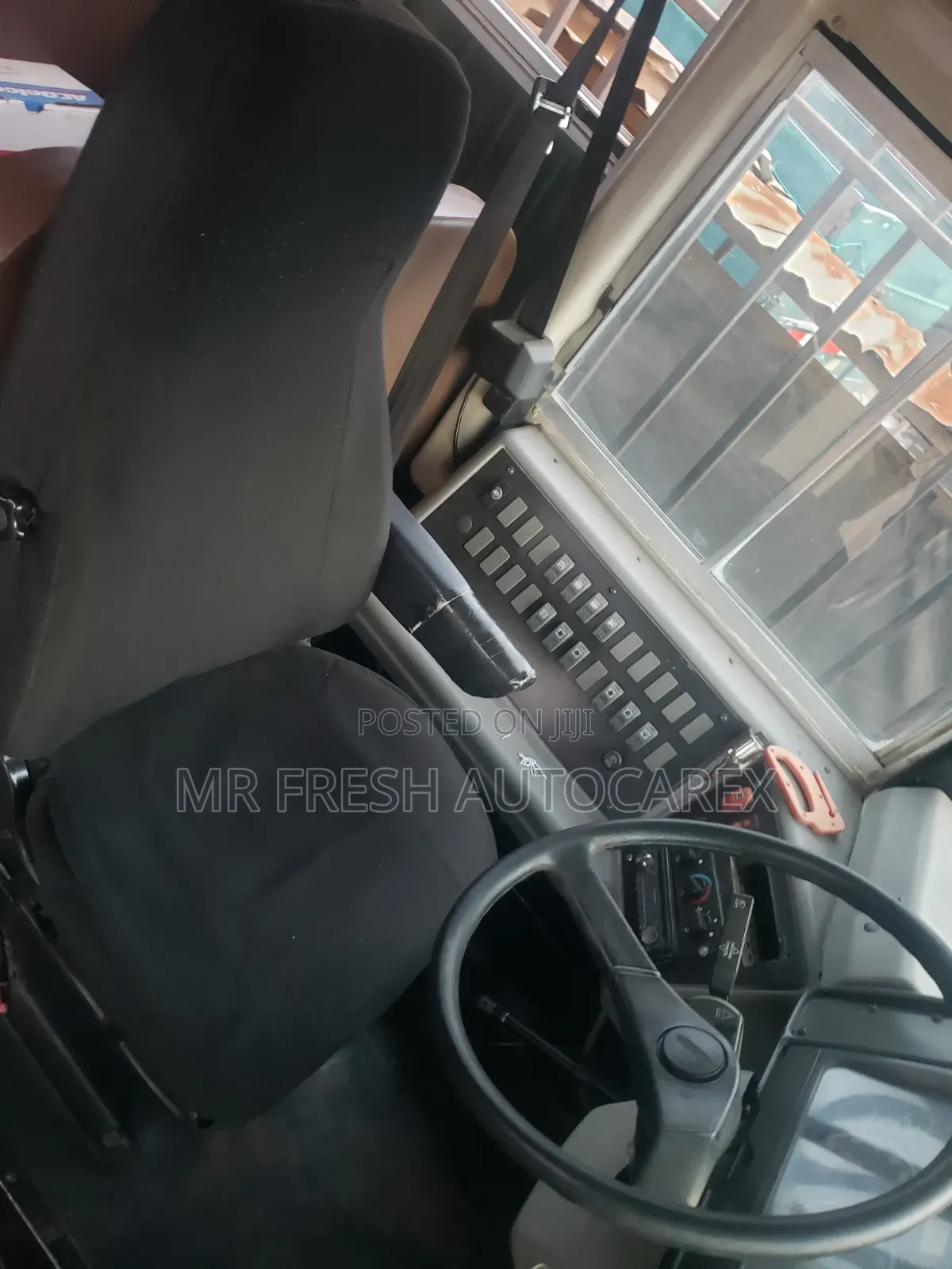 Freightliner M2 2000 Yellow