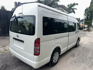 Toyota HiAce 2018 White