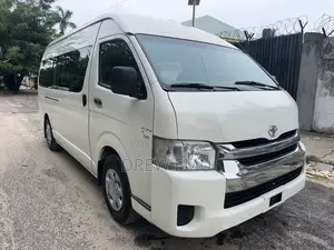 Toyota HiAce 2018 White