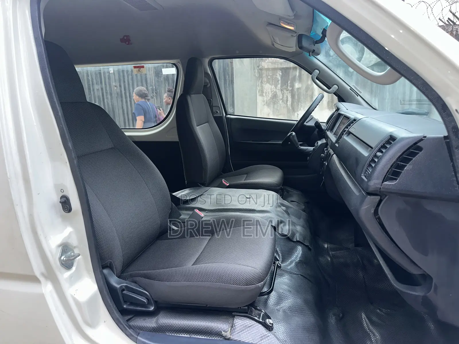 Toyota HiAce 2018 White