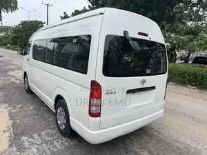 Toyota HiAce 2018 White