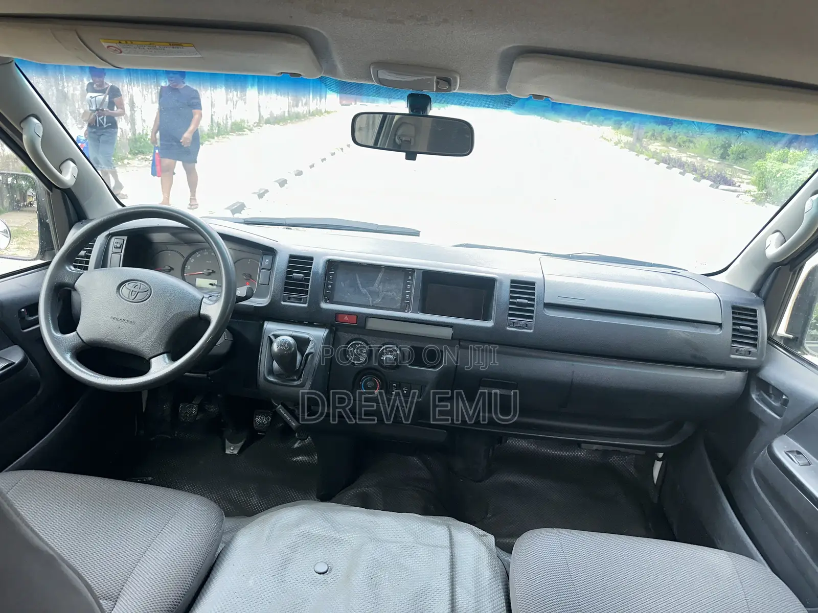 Toyota HiAce 2018 White