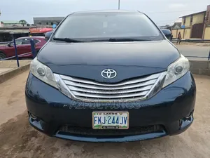 Toyota Sienna XLE 8 Passenger 2011 Blue