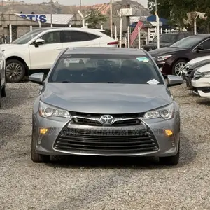Toyota Camry XLE 4dr Sedan (2.5L 4cyl 6A) 2016 Silver