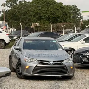 Toyota Camry XLE 4dr Sedan (2.5L 4cyl 6A) 2016 Silver